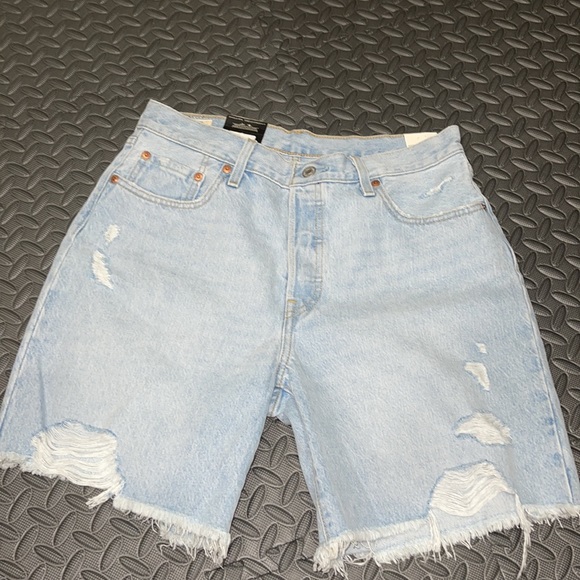 Levi’s 501 90’s Jean shorts - Picture 3 of 7